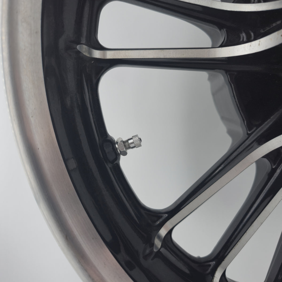 Indian Motorcycle Machined Rear Wheel – Scout – 2881579-266M